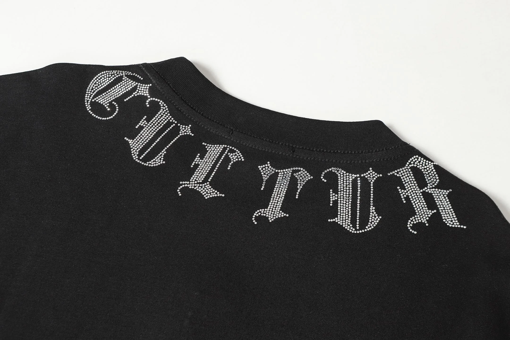 P160 Cross-border running quantity model, please do not place an order if you pursue quality -Chrome Hearts/Chrome Hearts Sanskrit hot diamond Sanskrit horseshoe explosive short-sleeved T-shirt -High weight, high density and high quality, soft, delicate and skin-friendly wool, soft and silky to the touch, excellent warmth and skin-friendly properties -Customized weaving and dyeing, no color difference, no matter the fabric or workmanship details, beat the ordinary version on the market -Colour: black white -Size: S M L XL